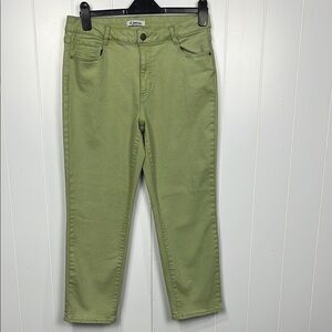 D. Jeans Womans Jeans 12 Light Green 5 Pocket Belt Loops 76% Poly Stretch Pretty